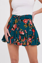 Load image into Gallery viewer, FLORAL PRINT MINI SKORT