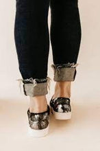 Load image into Gallery viewer, Pine Top Pewter Cowhide Sneaker