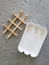 Load image into Gallery viewer, Zero Waste soap dish made of 100% bamboo and cornstarch