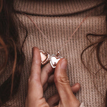 Load image into Gallery viewer, Puravida HEART LOCKET NECKLACE