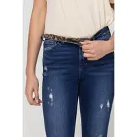 Load image into Gallery viewer, MID RISE FLARE LEOPARD PRINT VENT