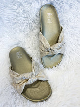 Load image into Gallery viewer, Corkys Natural woven leopard sansal