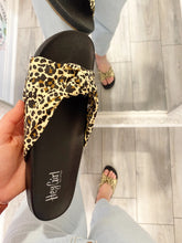 Load image into Gallery viewer, Corkys Natural woven leopard sansal