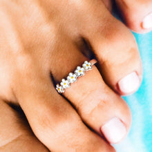 Load image into Gallery viewer, PURAVIDA PAINTED BLOOMS TOE RING