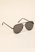 Load image into Gallery viewer, Metal Frame Aviator Sunglasses
