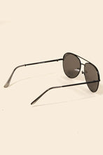 Load image into Gallery viewer, Metal Frame Aviator Sunglasses
