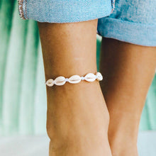 Load image into Gallery viewer, Pura Vida KNOTTED COWRIES ANKLET
