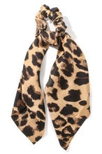 Load image into Gallery viewer, Leopard Print Tail Print Scrunchie

