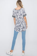 Load image into Gallery viewer, ROUND NECK STRIPE AND CAMO CONTRAST TOP
